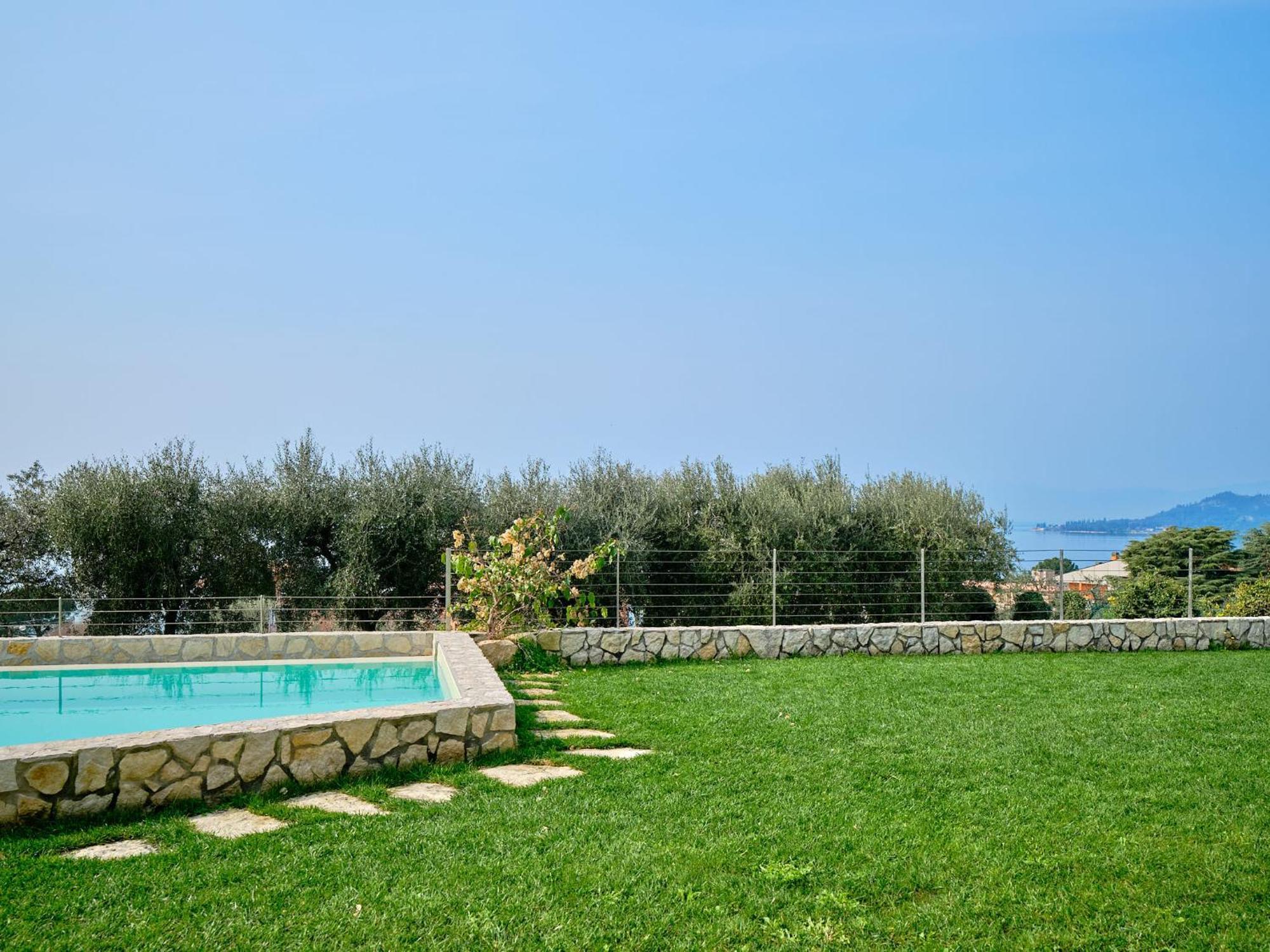 Villa Sunny Lake Suites Бардолино Экстерьер фото