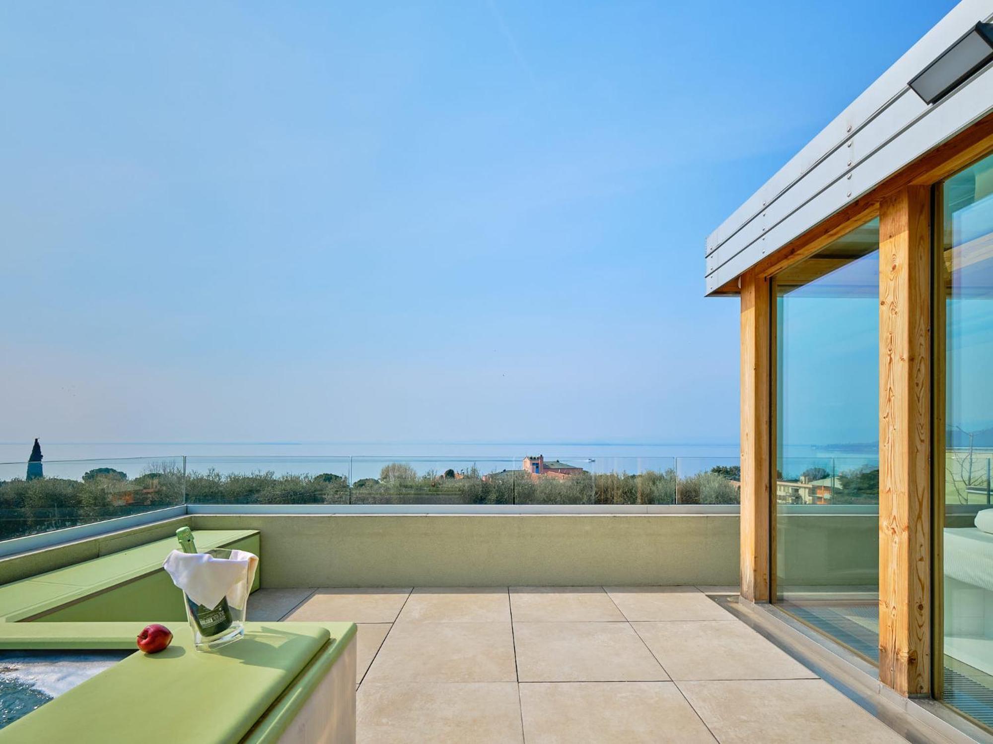 Villa Sunny Lake Suites Бардолино Экстерьер фото